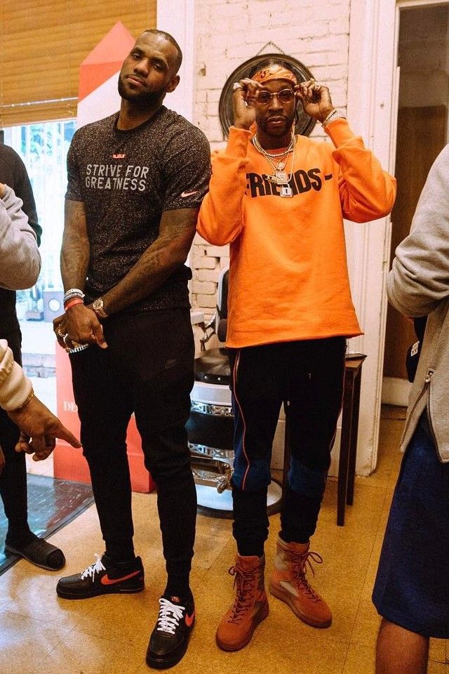 2 chainz is one the tallest rappers